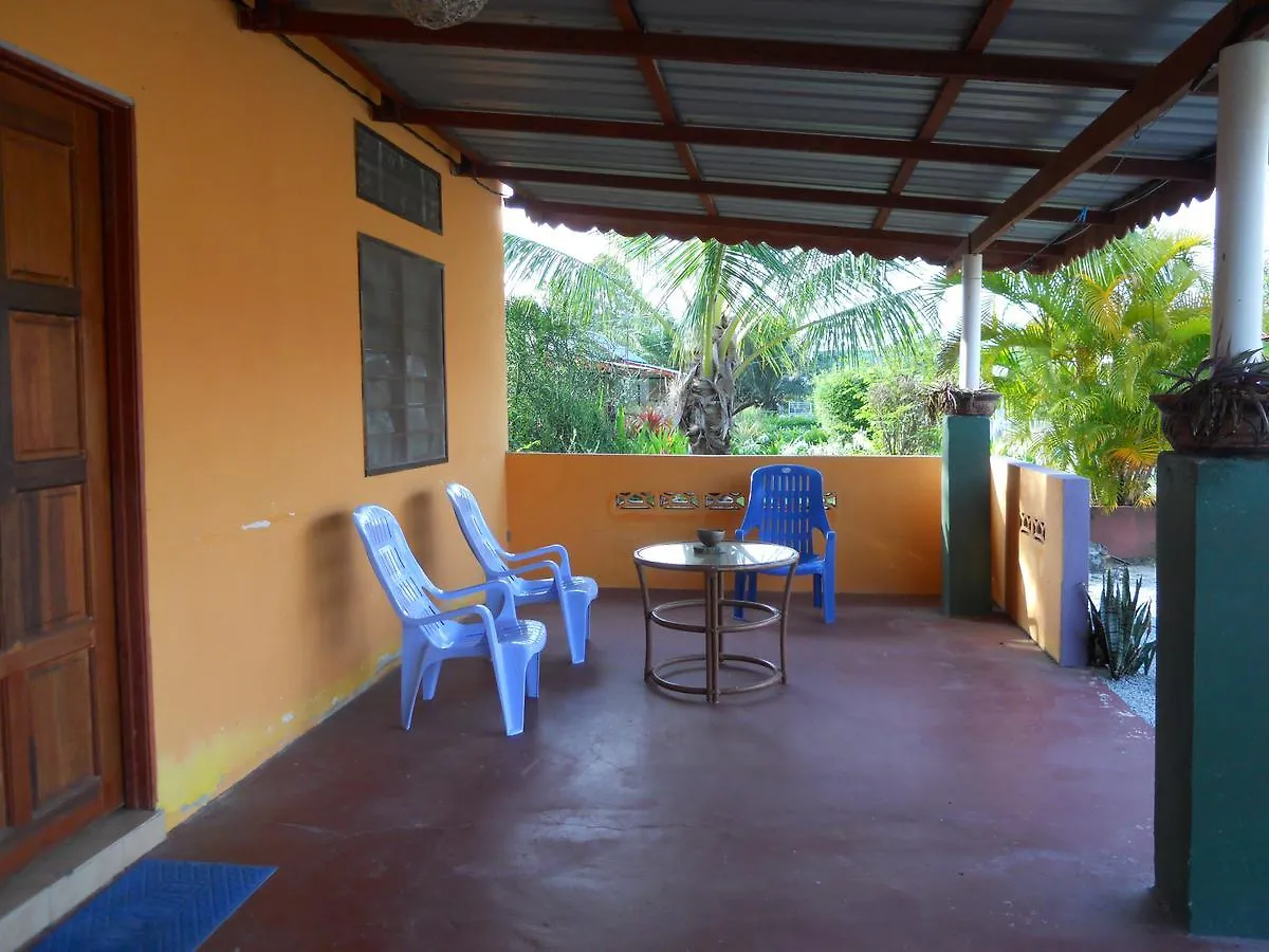 Rainbow Lodge Pantai Cenang  Guest house